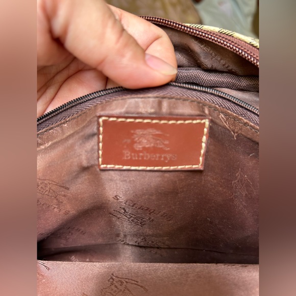 Burberry vintage crossbody unisex bag. Used gently. - Picture 2 of 16